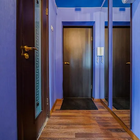 Apartment Apartment by metro Frunzenskaya *